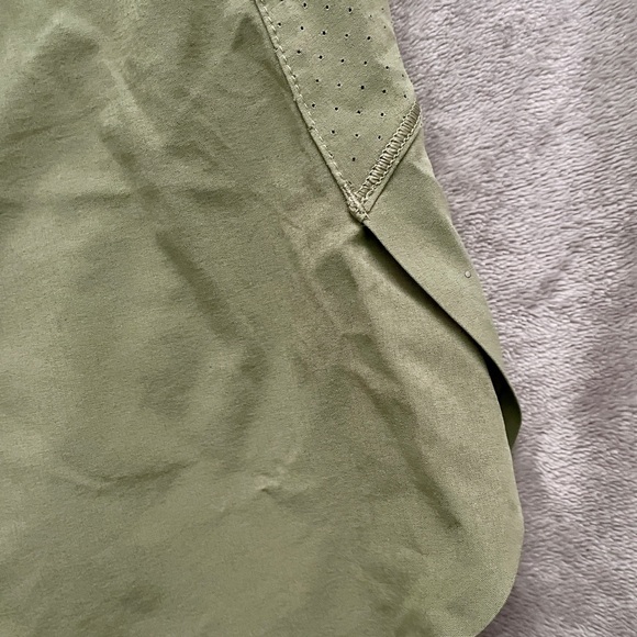 Athleta Run With It 4.5” shorts - Picture 3 of 6